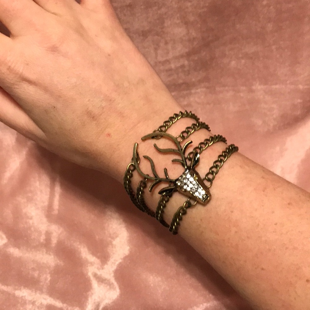 Deer bracelet with clasp